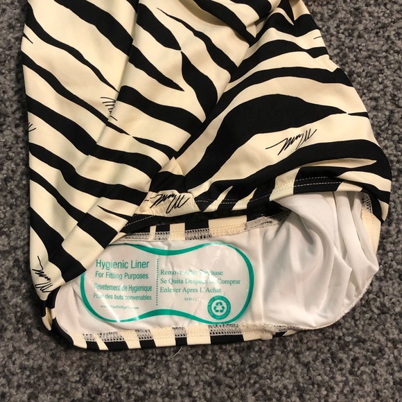 Michael Kors Zebra Print One Shoulder Swimsuit Size 8 NWT - Picture 4 of 11